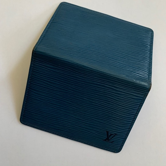 Louis Vuitton Bifold Wallet in Epi Leather - Picture 3 of 5